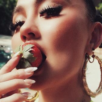 AGNEZ MO